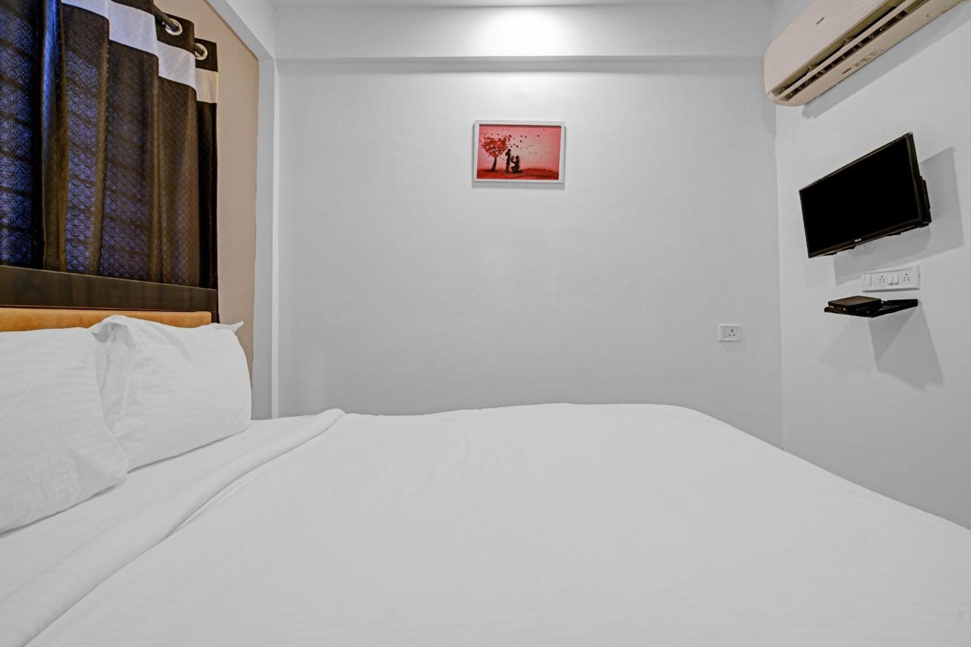 Hotel Collection O The Eternity Near Lig Sqaure Indore Zewnętrze zdjęcie