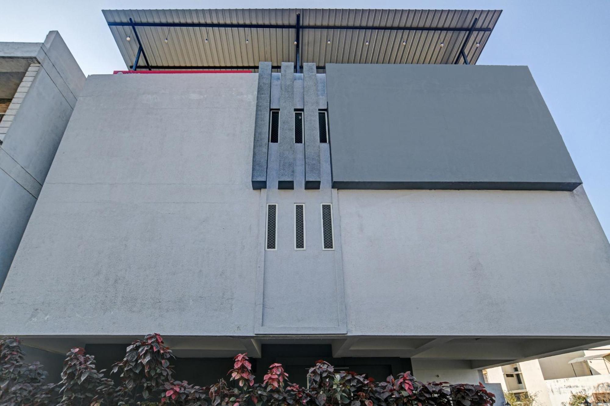 Hotel Collection O The Eternity Near Lig Sqaure Indore Zewnętrze zdjęcie
