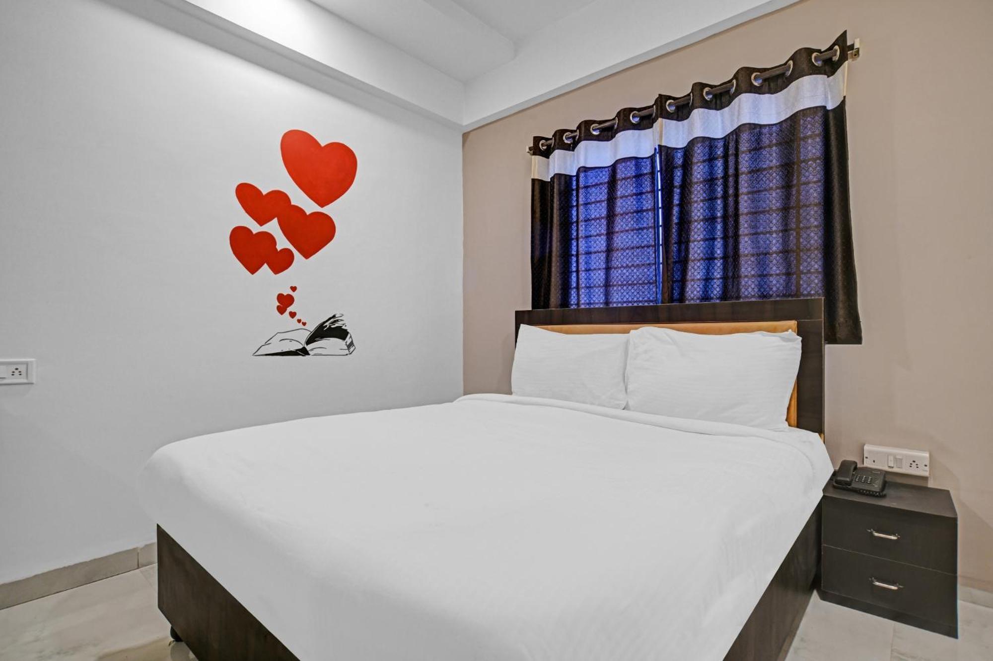 Hotel Collection O The Eternity Near Lig Sqaure Indore Zewnętrze zdjęcie